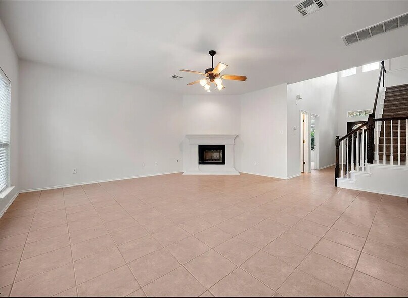 Building Photo - 10812 Casitas Dr