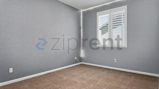 Building Photo - Unit