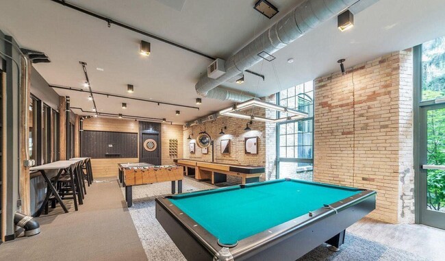 Building Photo - 940 Monroe Ave NW