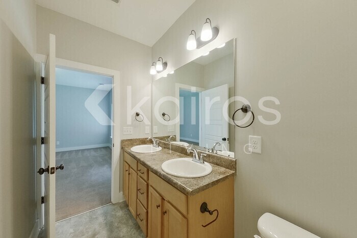 Building Photo - 165 Maple Leaf Dr