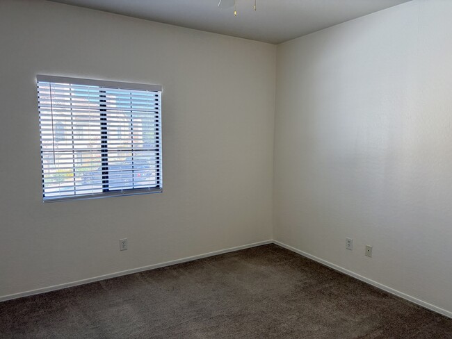Building Photo - 455 S Mesa Dr