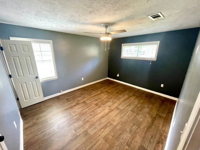 Building Photo - 3/2 Available for Rent in Madison!
