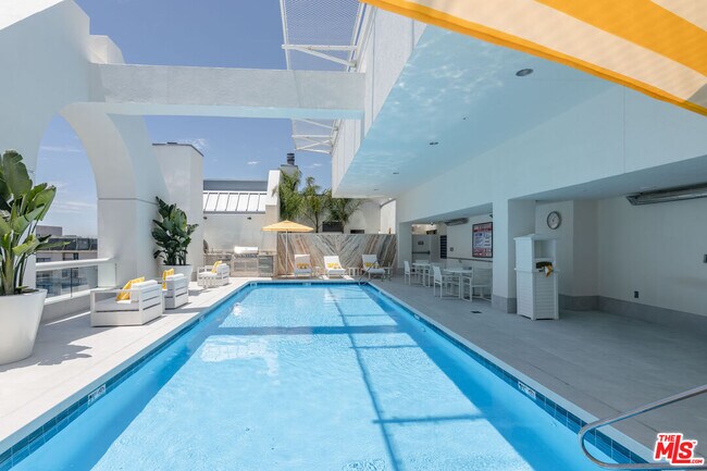 Building Photo - 10520 Wilshire Blvd