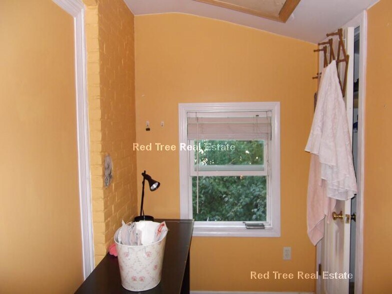 Building Photo - 846 Huntington Ave