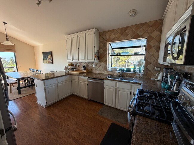 Building Photo - 139 Madrona Ave