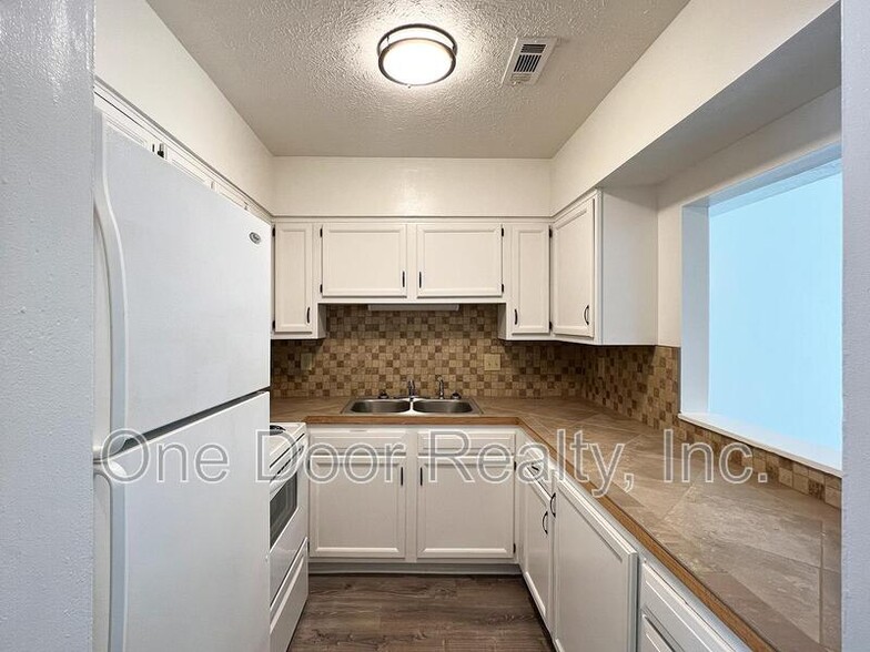 Building Photo - 1866 Ferrell Dr