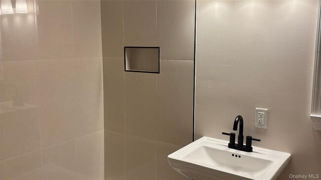 Building Photo - 2090 Beech St