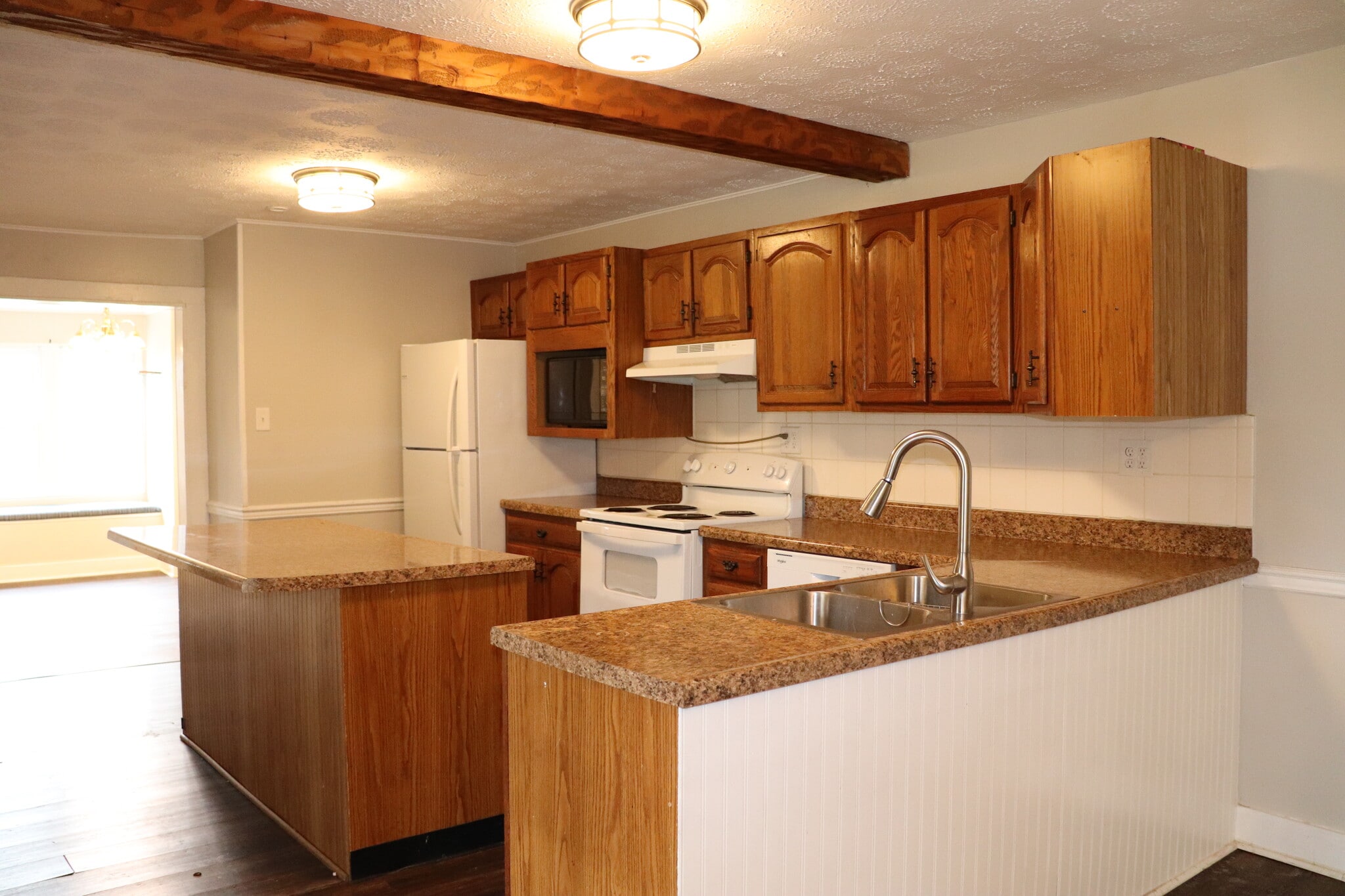 Building Photo - 10075 Westland Dr