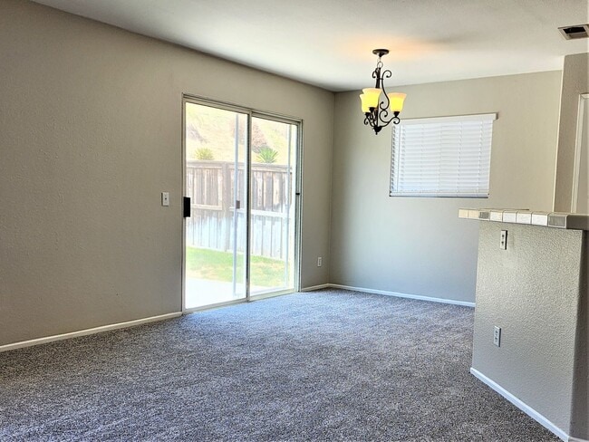 Building Photo - Great Single Story Home McVicker Canyon Hi...