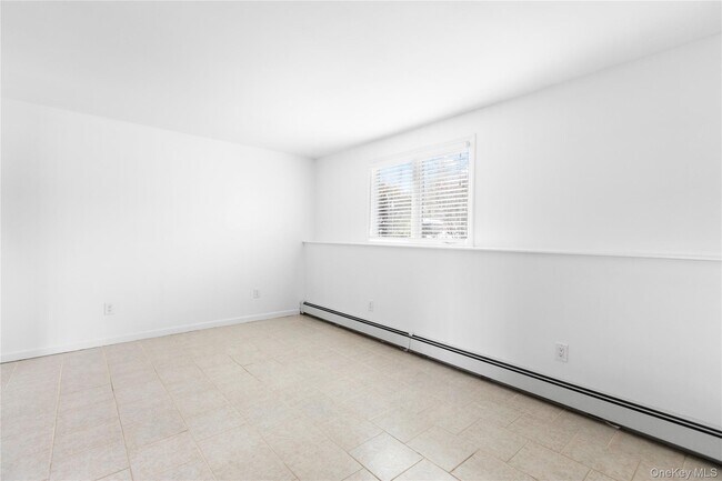 Building Photo - 13 Country Greens Dr