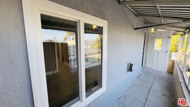 Building Photo - 1515 Menlo Ave