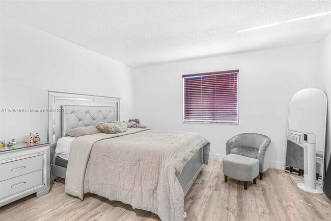 Building Photo - 1144 NW 125th Path