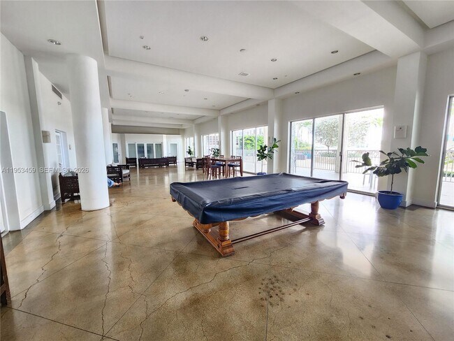 Building Photo - 800 West Ave