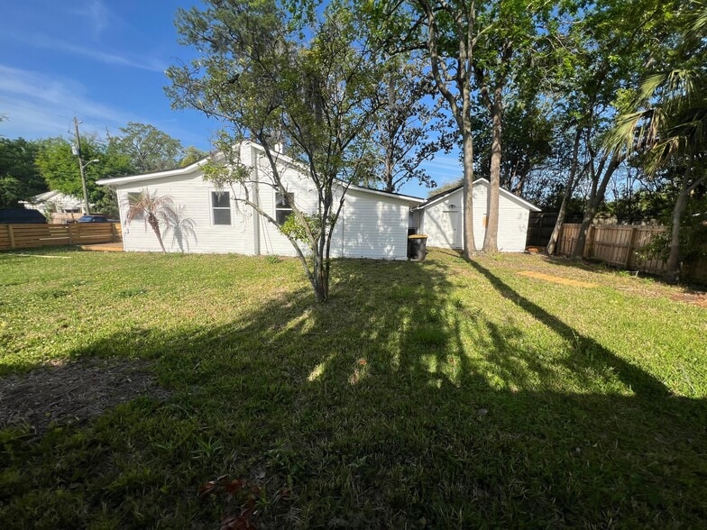 Building Photo - 4833 College St