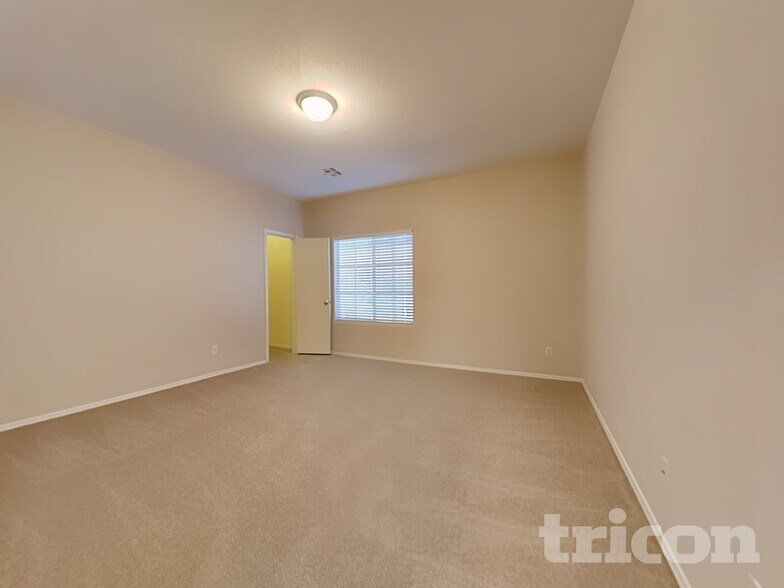 Building Photo - 14415 N 132nd Dr