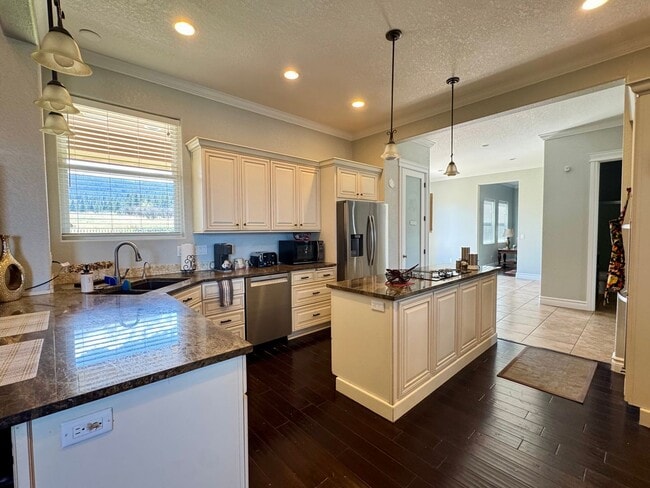 Building Photo - 130 Ridge Dr