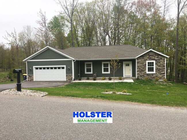 Primary Photo - 4-Bedroom 3 Bath Executive Home In Rib Mou...