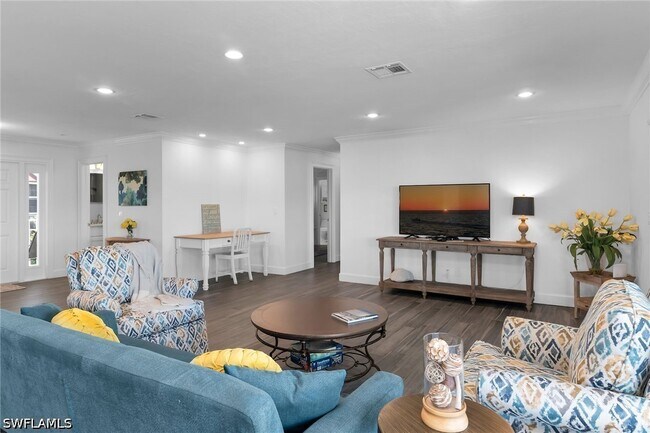 Building Photo - 1020 Swallow Ave