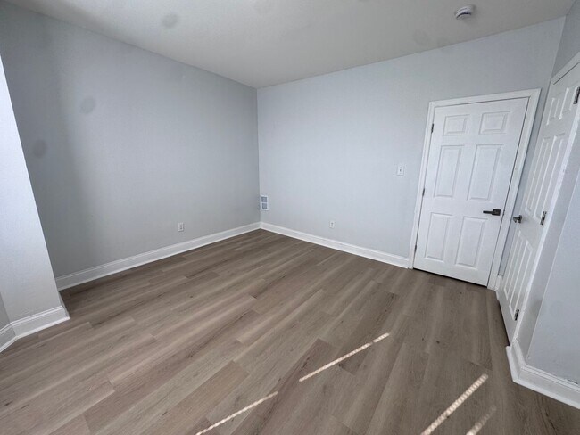 Building Photo - 5811 Crittenden St