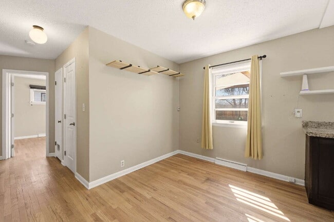 Building Photo - Charming 3-Bed 1-Bath Littleton Home!