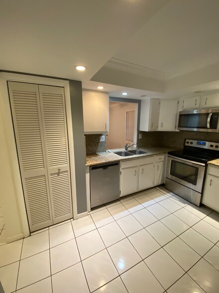 Pantry - 3951 NE 18th Ave