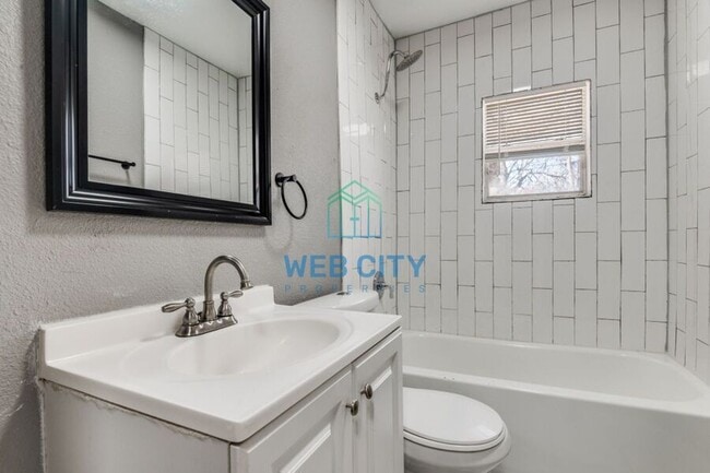 Building Photo - 1323 Grinnell St