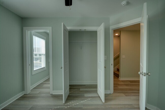 Building Photo - Sneads Ferry, Beachside Village Townhome! ...