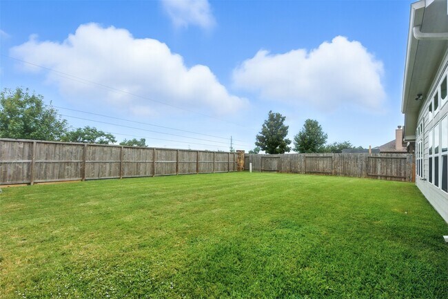 Building Photo - 16327 Tyler Reach Dr