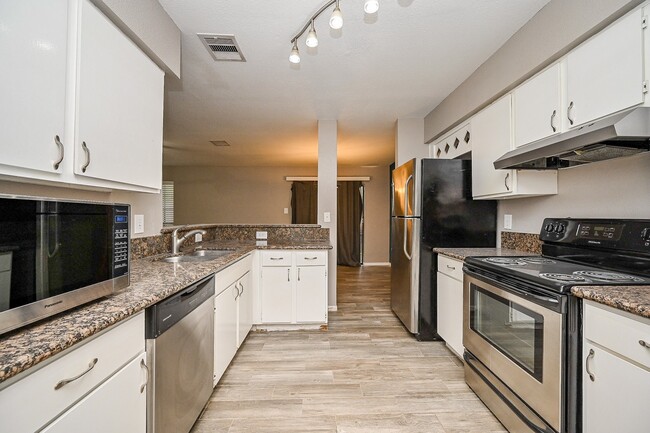 Building Photo - 2211 S Kirkwood Rd