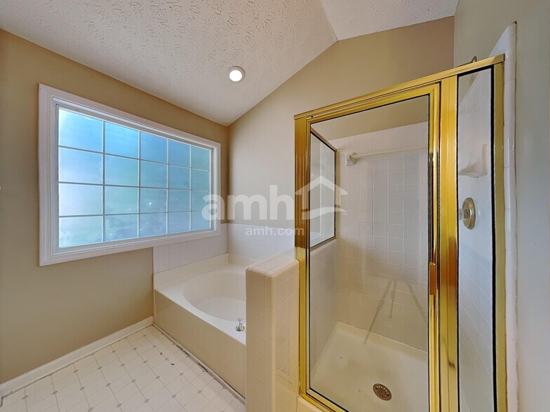 Building Photo - 1200 Evergreen Oak Way
