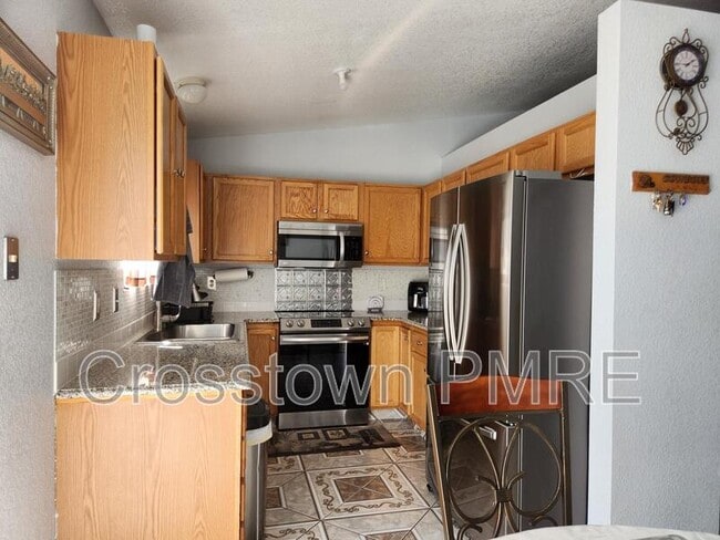 Building Photo - 1124 E 25th St