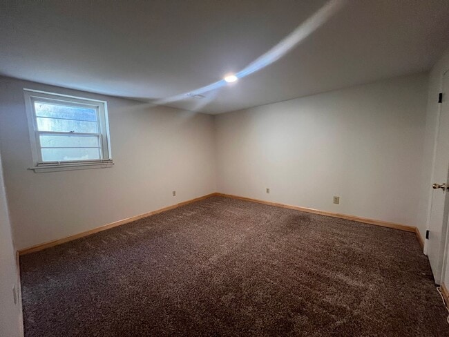 Building Photo - Spacious 4 Bed / 3 Bath Home in Southeast Wichita