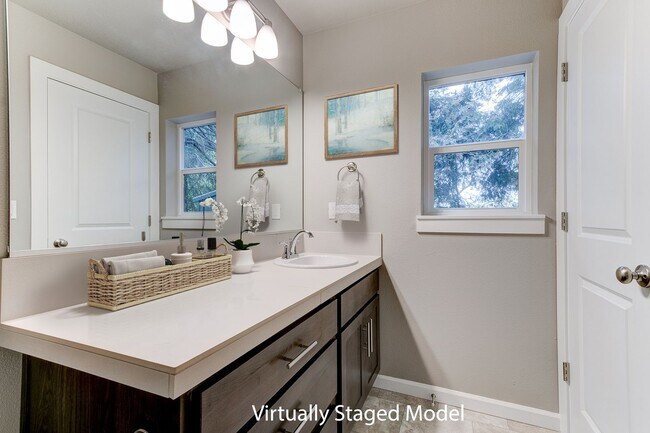 Building Photo - $1000 Off 2nd Full Months rent oac! Beauti...