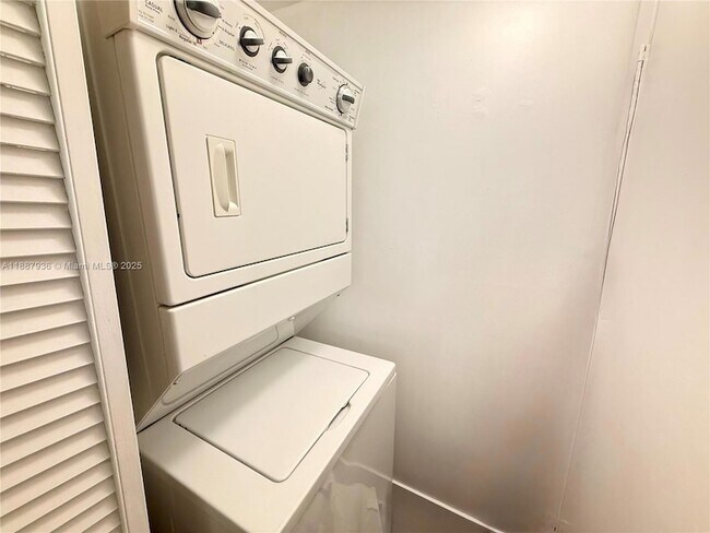 Building Photo - 253 NE 2nd St