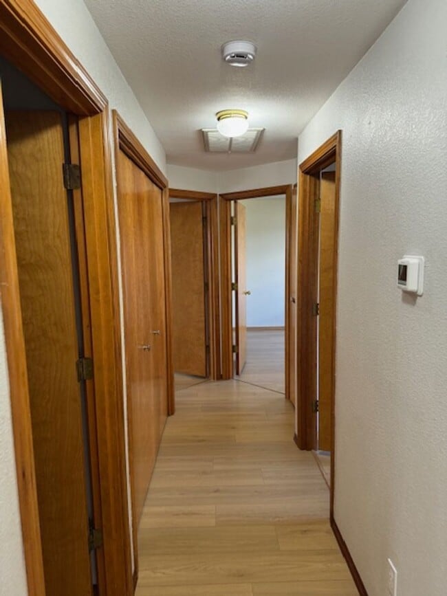 Building Photo - 3-BEDROOM HOME LOCATED ON QUIET CUL-DE-SAC- GARAGE CONVERTED TO ANOTHER ROOM OR STORAGE USE