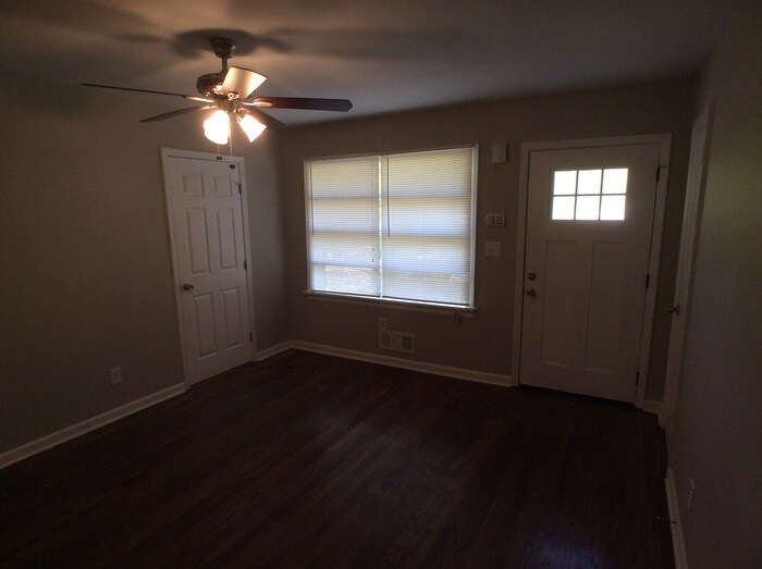 Building Photo - 2892 Horse Shoe Dr