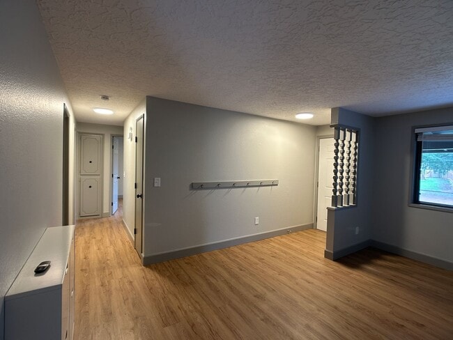 Building Photo - 5500 NE 41st Ave