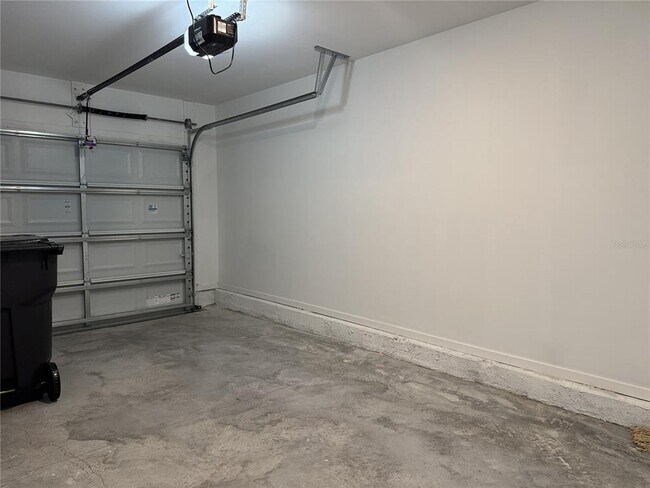 Building Photo - 830 Lynx St