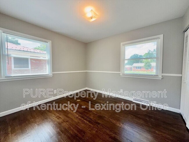 Building Photo - 328 Harvard Dr