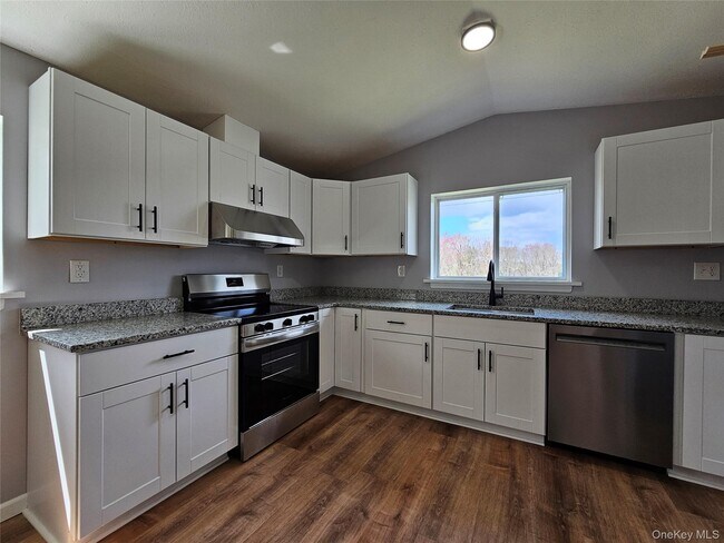 Building Photo - 334 Fair Oaks Rd