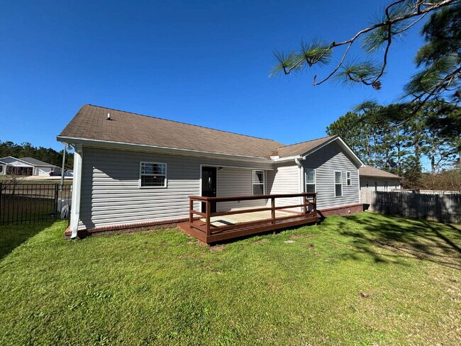 Building Photo - 472 Jester St