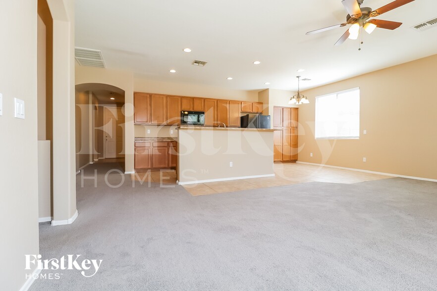 Building Photo - 7708 S 68th Dr