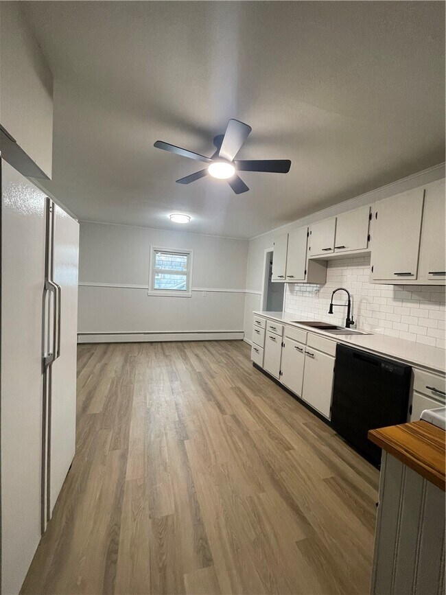 Building Photo - 218 Lynhurst Ave