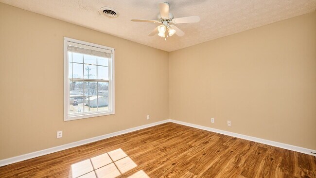 Building Photo - For Rent: 2BR, 1 1/2 BA condo, upstairs unit. Special: $400 off the first month for a lease that ...