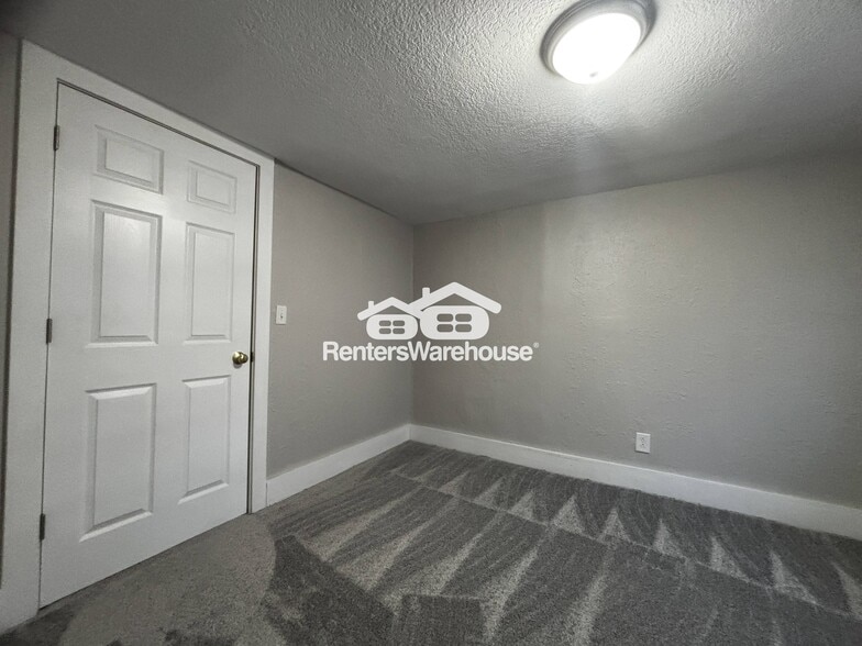 Building Photo - 2802 SE 8th St