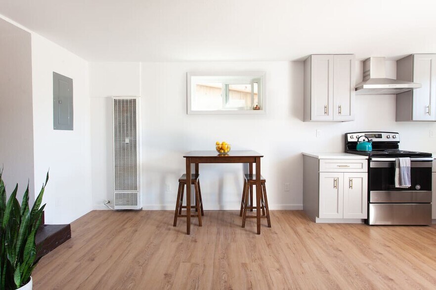 Kitchen - 5116 Fresno Avenue A