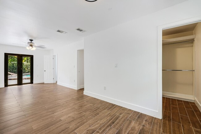 Building Photo - 7620 SW 59th Ave
