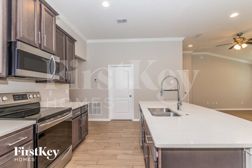 Building Photo - 10112 Bengal Fox Dr