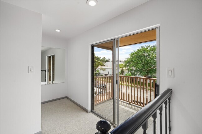 Building Photo - 10615 Briar Forest Dr