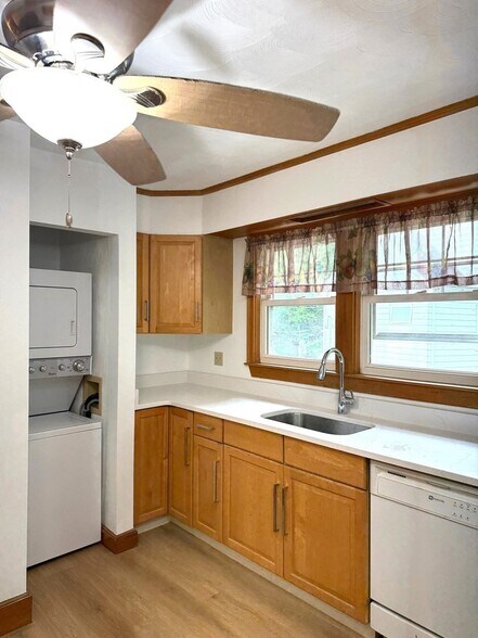 Building Photo - 23 Rendall Pl